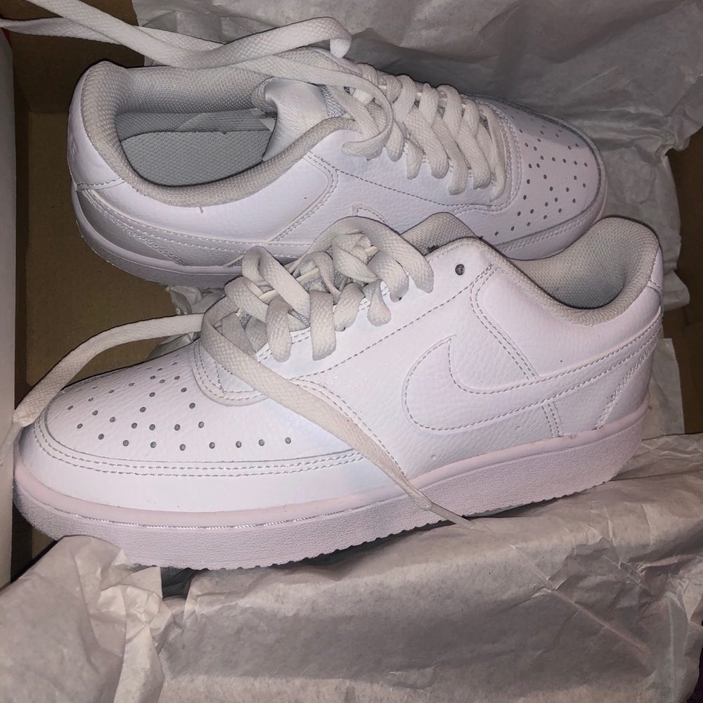 WMNS NIKE COURT VISION LOW